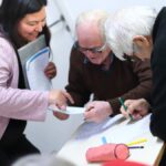 Se brindan talleres sobre alfabetización digital para adultos mayores en San Clemente