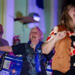 Con karaoke, bingo y baile, Mar de Ajó será sede de “El Gran Cumple”